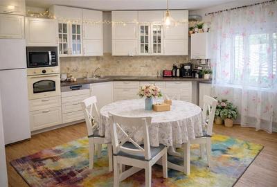 Apartament cu 5 camere decomandat, mobilat în Centrul Istoric