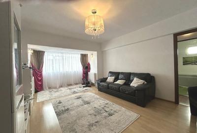 Apartament cu 3 camere semidecomandat în Turnișor