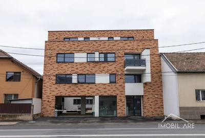 Spatiu comercial cu front stradal in locatie intens circulata - 1