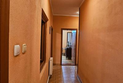 DEMOCRATIEI-Value Center-casa 259 mp , ter 532mp - 235000 euro - 13