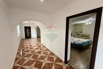 Casă / Vilă cu 8 camere - 7