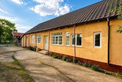 Casa cu 2233 mp de teren la 20 de km de Oradea - 1