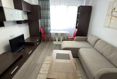 Apartament cu 3 camere semidecomandat, mobilat în Central