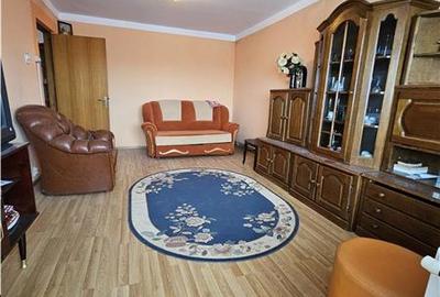 Apartament 3 Camere Decomandate Zona Mioritei - 1