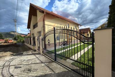 Casă spațioasă cu garaje în Seini | De Vanzare | - 9
