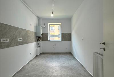 Apartament cu 3 camere decomandat în Tractorul