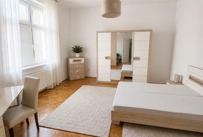 Apartament cu 3 camere semidecomandat în Central