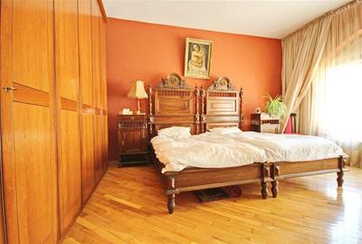 Apartament spatios cu doua camere de inchiriat la casa - 14