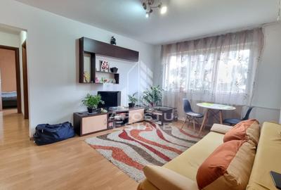 Apartament cu 3 camere semidecomandat, mobilat în Cetății