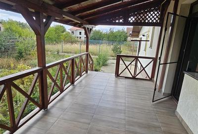 Casă/Vilă spațioasă cu etaj și garaj – Preț: 250.0 - 29