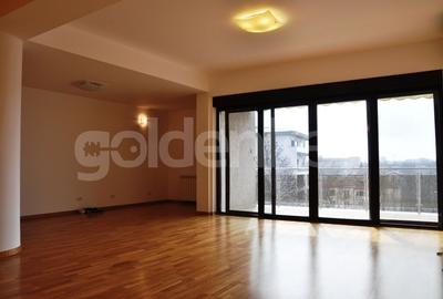 Apartament cu 4 camere decomandat în Floreasca