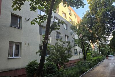 Apartament 3 camere -etaj 2 -Piata Rahova- bloc 4 etaje - anvelopat - 2