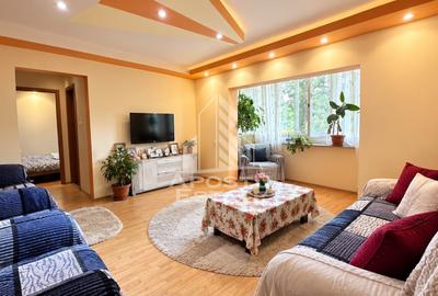 Apartament cu 3 camere semidecomandat, mobilat în Buziașului