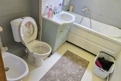 Vand apartament 4 camere decomandat  Deva, Ion Creanga (Al. Neptun), etaj 3 - 8