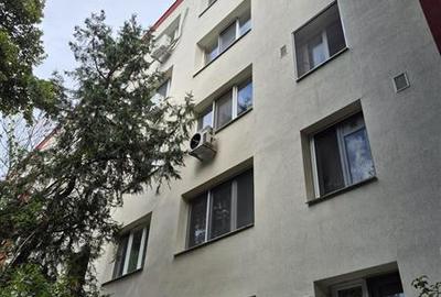 Apartament cu 3 camere decomandat, mobilat în Berceni