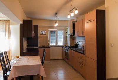 Apartament cu 3 camere decomandat în Aradului