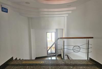 Cladire  de  birouri/showroom  -760 mp/7.5  euro/mp+tva /Zona  13 Septembrie - 17