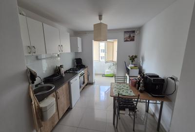 Apartament cu 3 camere semidecomandat în Iancului