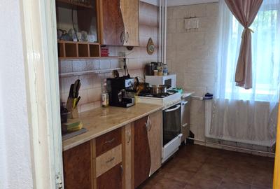 Apartament cu 3 camere decomandat în Sebastian