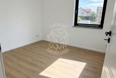 Apartament cu 3 camere semidecomandat în Sud