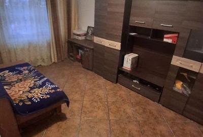 Apartament cu 4 camere decomandat, mobilat în Galata