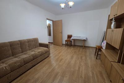 Apartament cu 2 camere semidecomandat în Mircea cel Bătrân