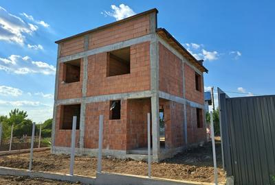 Casă individuală cu 5 camere în Central