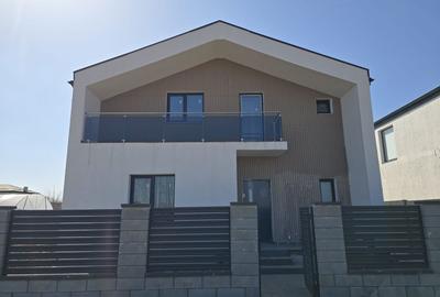 Casă cu 4 camere în Berceni