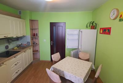 Apartament cu 4 camere decomandat în Hotvon