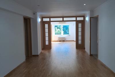 Apartament cu 4 camere semidecomandat în Unirii