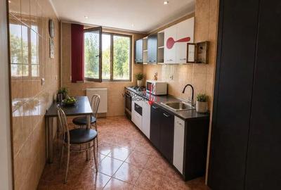Apartament cu 3 camere semidecomandat, mobilat în Titan