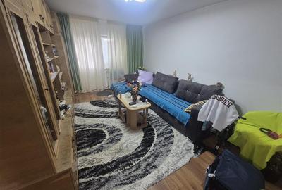 Apartament cu 3 camere decomandat în Calarași 4
