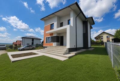 Casă individuală cu 4 camere în Valea Adâncă