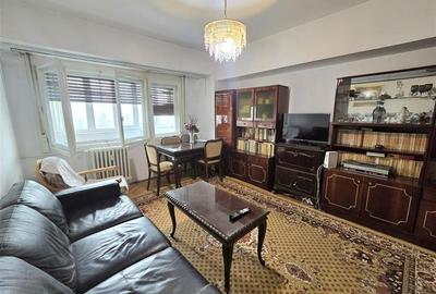 Apartament cu 3 camere decomandat în 1 Mai