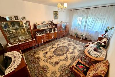 Apartament cu 4 camere decomandat, mobilat în Craiovița Nouă