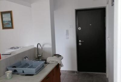 Piata iancului-Gura de metrou- 260 euro bloc mixt - 3