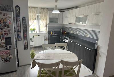 Apartament cu 3 camere decomandat, mobilat în Aradului