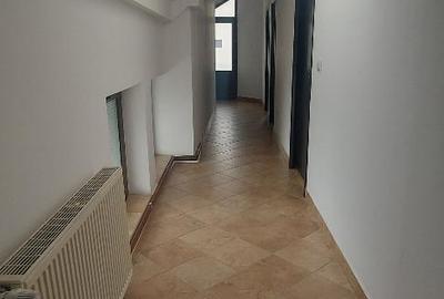 Zona Milcov (Kaufland) - Birouri 15 mp - loc parcare - 6