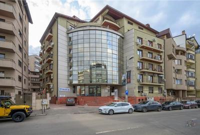 Apartament cu 4 camere decomandat, mobilat în Arcul de Triumf