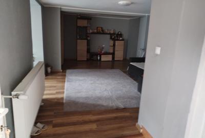 Casă individuală cu 4 camere în Central