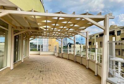 Apartament cu 4 camere decomandat în Herăstrău