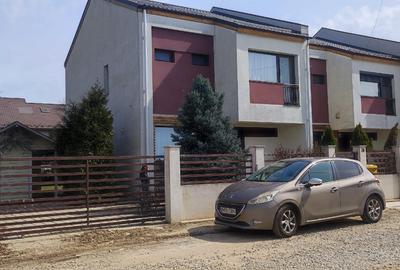 Vila cocheta, zona de vile linistita, ideal familie cu 2 copii - 1