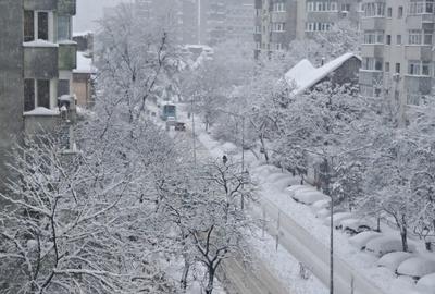 Apartament cu 3 camere semidecomandat în Banu Manta