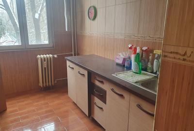 Apartament cu 3 camere decomandat în Drumul Taberei