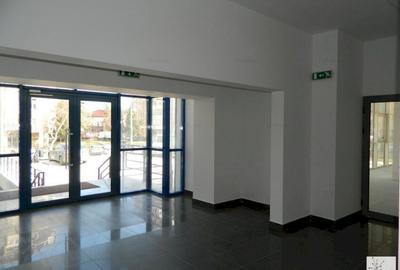 Spatiu de biouri in cladire reprezentativa, parcare generoasa - 9