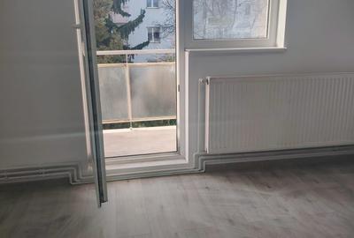 Apartament cu 2 camere semidecomandat în Tractorul