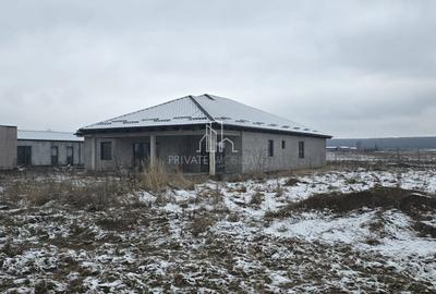 Casa 283 Mp/ Teren 835 Mp, Nou Construita, Solovăstru, Zona Reghin - 2