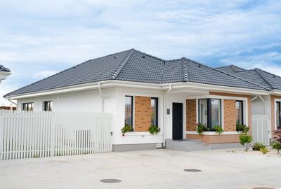 CASE PREMIUM GATA DE MUTARE/415 MP TEREN,126 MP CASA SI POD DEPOZITARE/ AEROCITY - 1