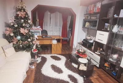 Apartament cu 3 camere decomandat, mobilat în Dacia