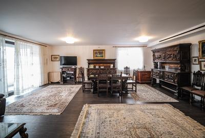 Apartament cu 4 camere decomandat în Primăverii